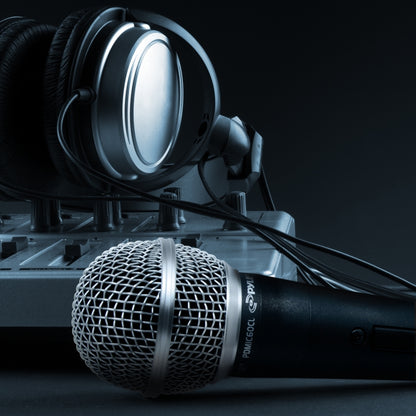 Dynamic Vocal Microphone - High Signal Output - Zinc Alloy - Includes 15ft Cable